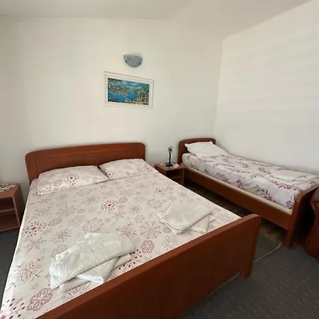 And By The Sea Sobra, Mljet - 4888 Собра